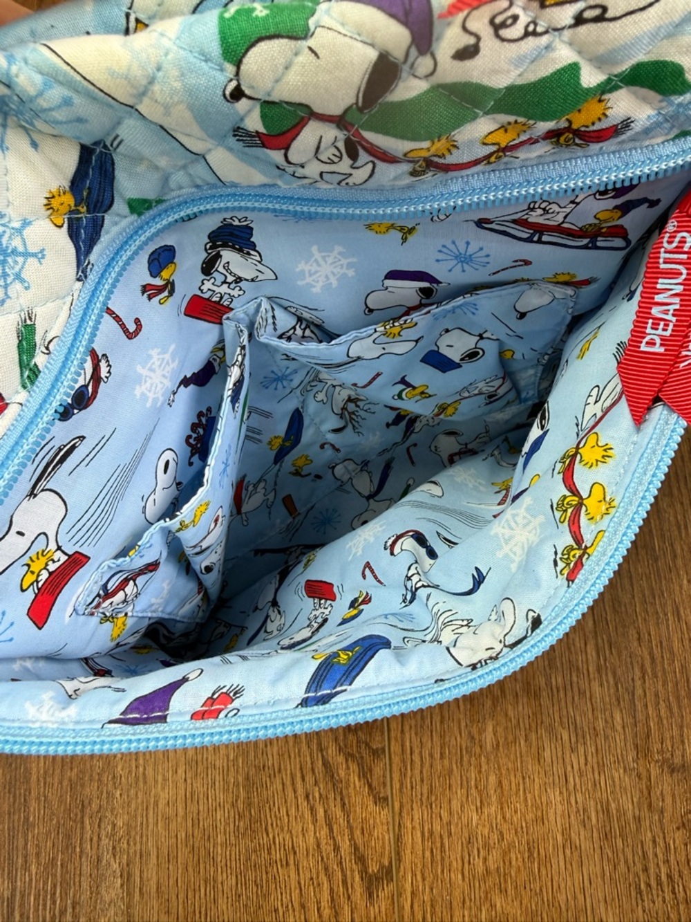 Vera Bradley Peanuts Ski Slope Snoopy - Picture 4 of 6